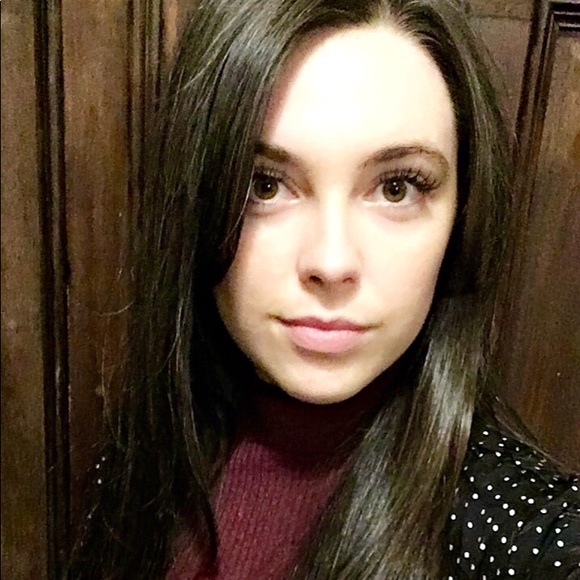 Meet your Posher, Aubrie - Picture 3 of 3